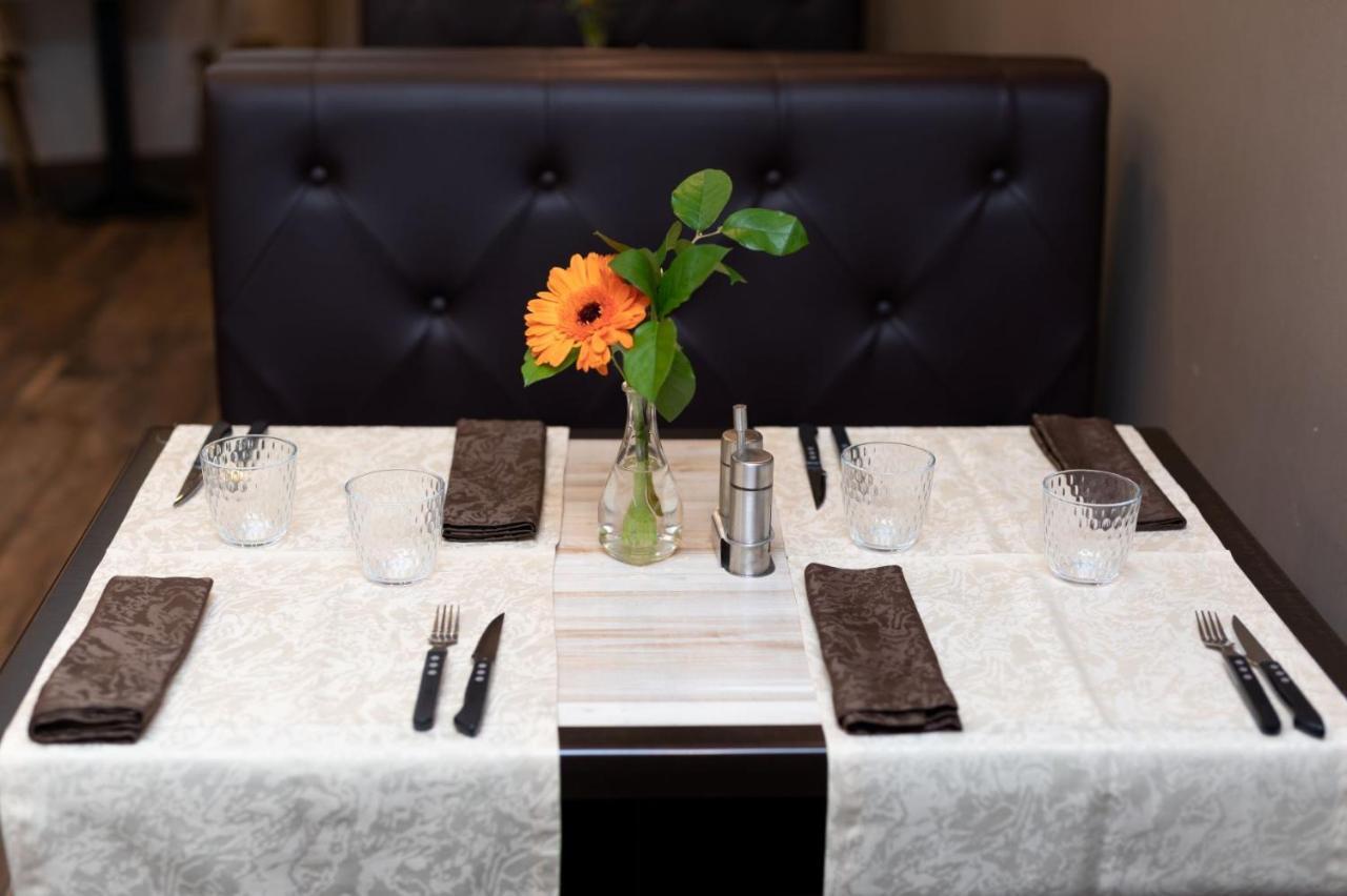 Logis-Hotel & Restaurant Le Carnot Больбек Экстерьер фото